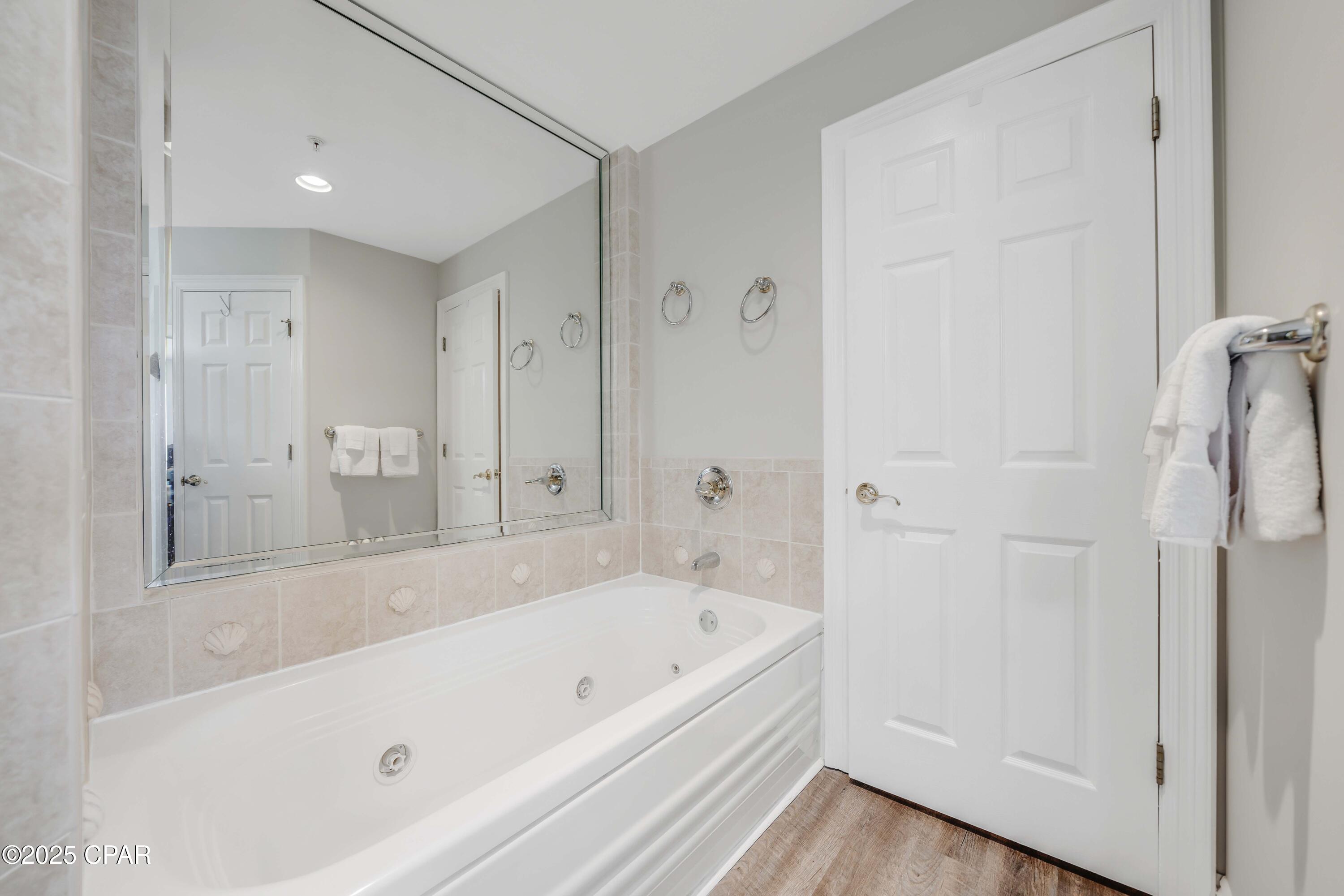 Listing photo id 29 for 7115 Thomas Drive 1204
