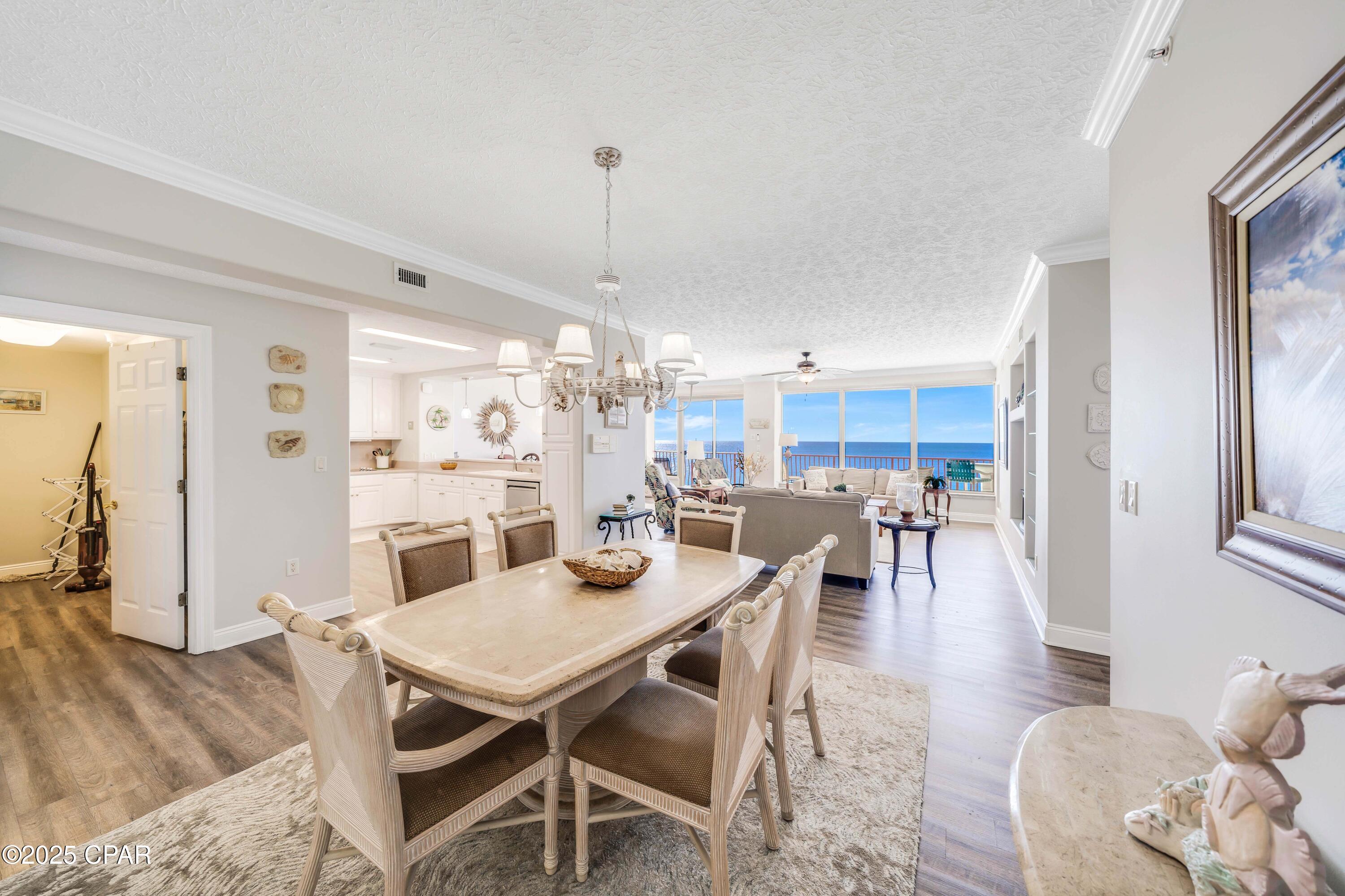 Listing photo id 5 for 7115 Thomas Drive 1204