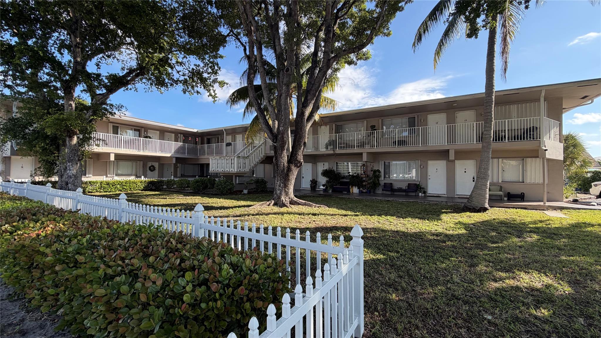 Tradewinds Apt Condo