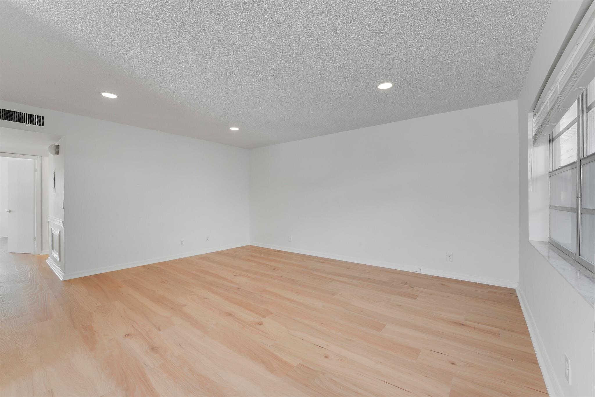 Kings Point Flanders Cond