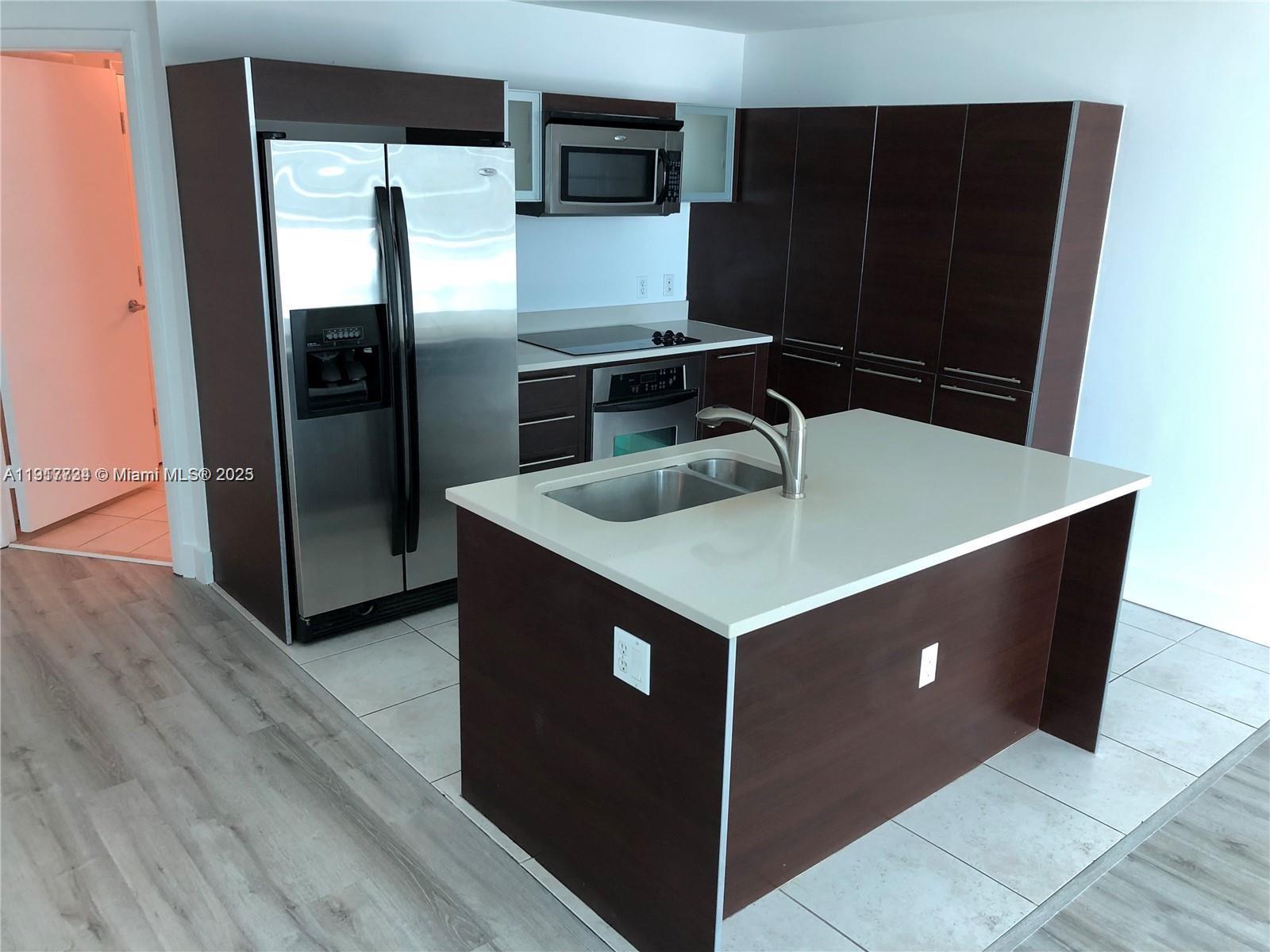 Quantum On The Bay Condo