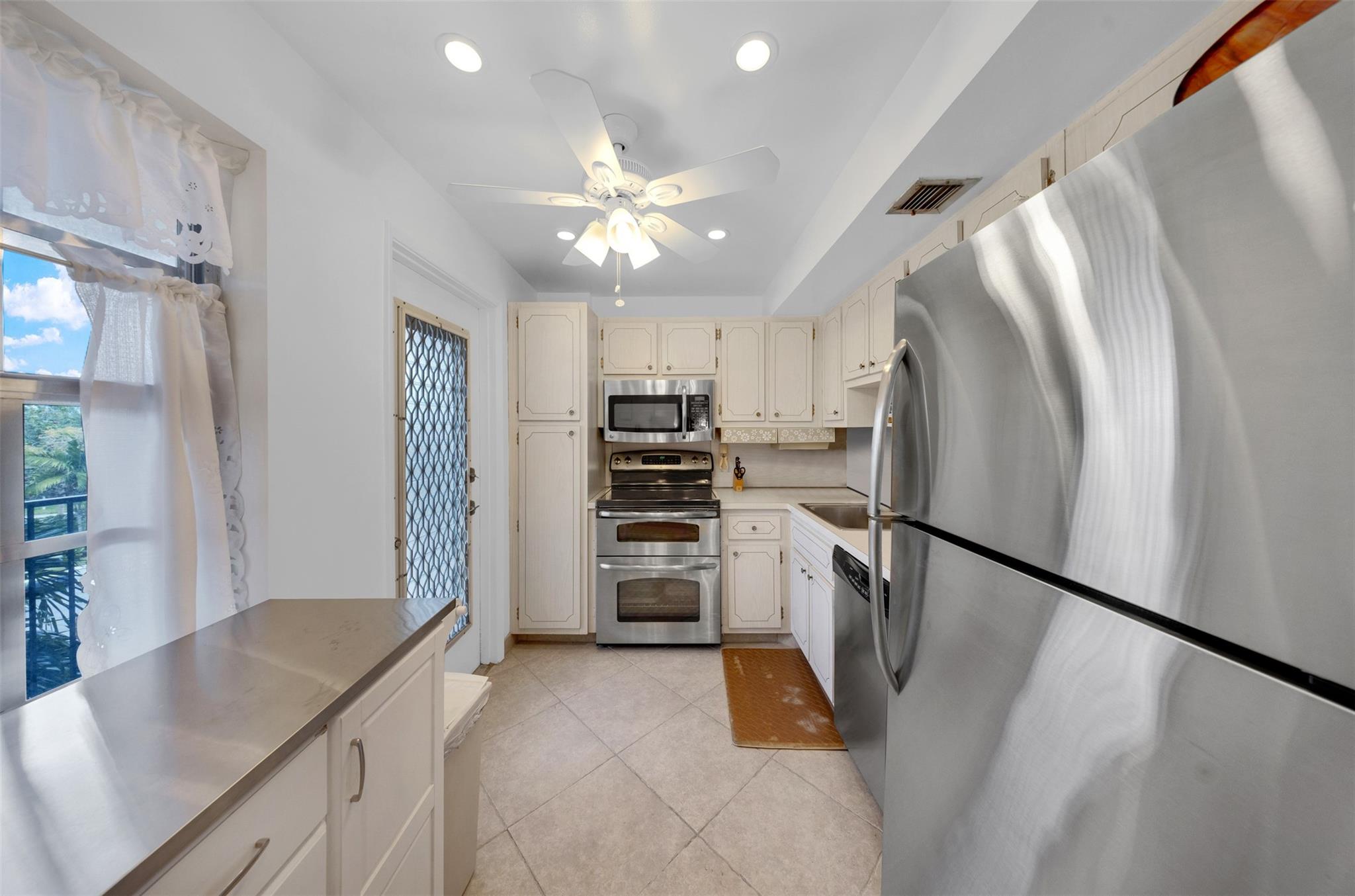 No 4 Palm-Aire Country CL