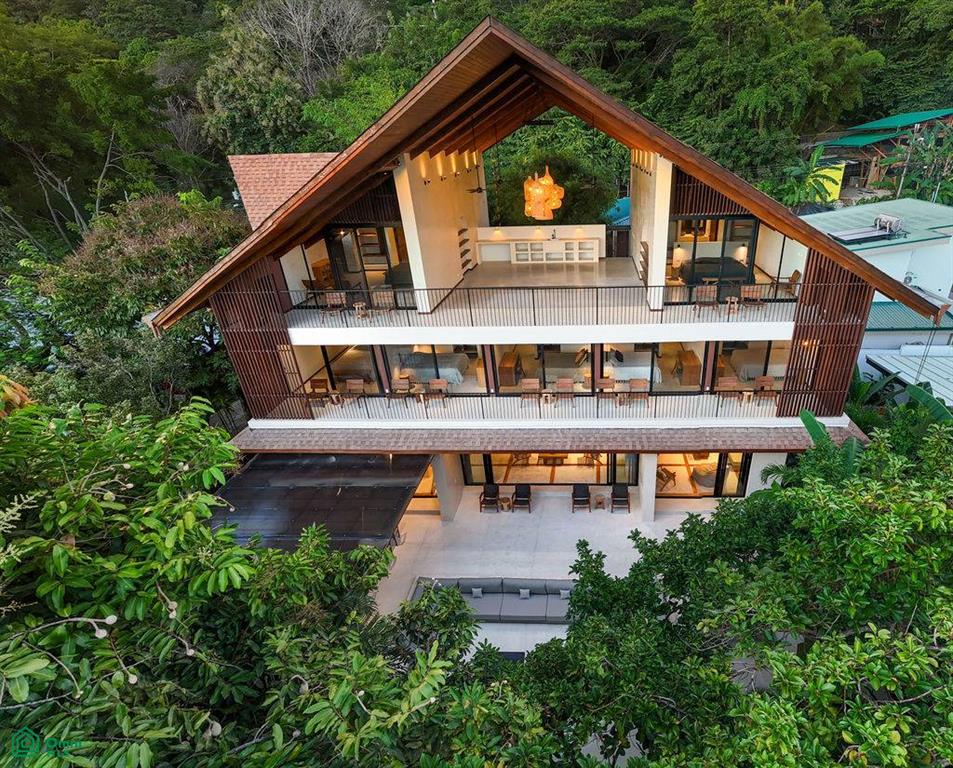 7 bed Single Family Homes For Sale in Puntarenas, Puntarenas - 1