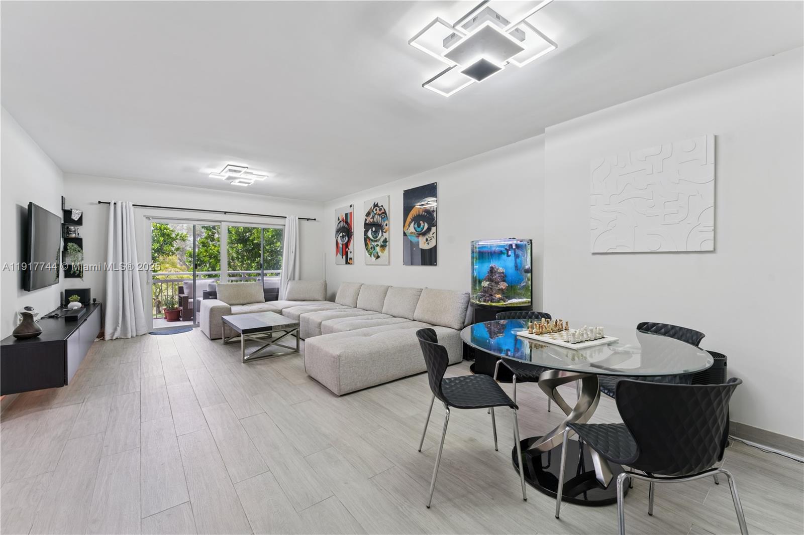 Hillcrest No 21 Condo