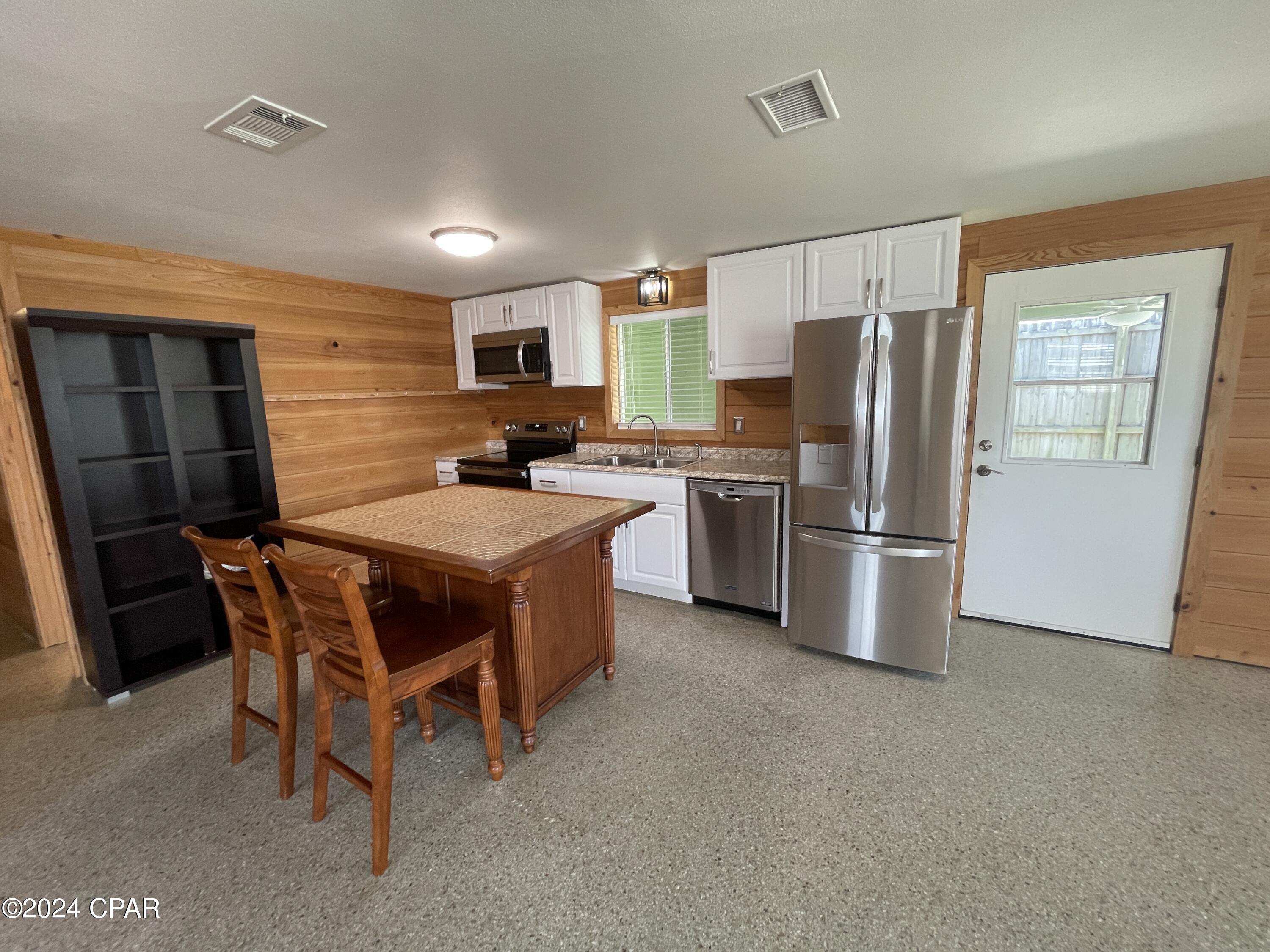 Image 32 For 305 Tarpon Street