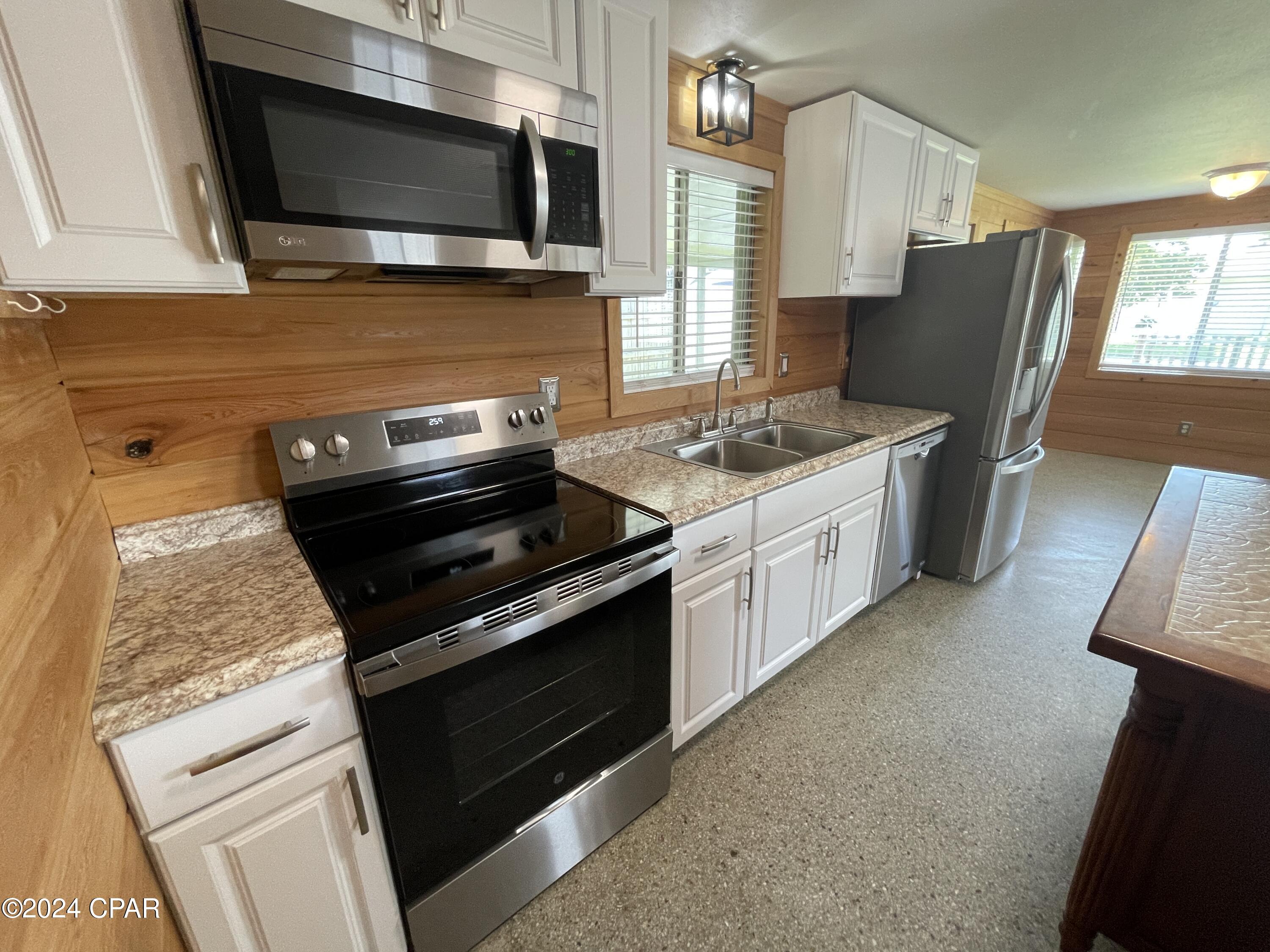 Image 4 For 305 Tarpon Street