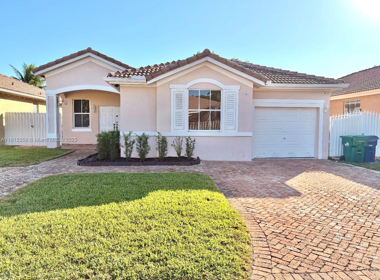 Spanish Lakes 1St Addn