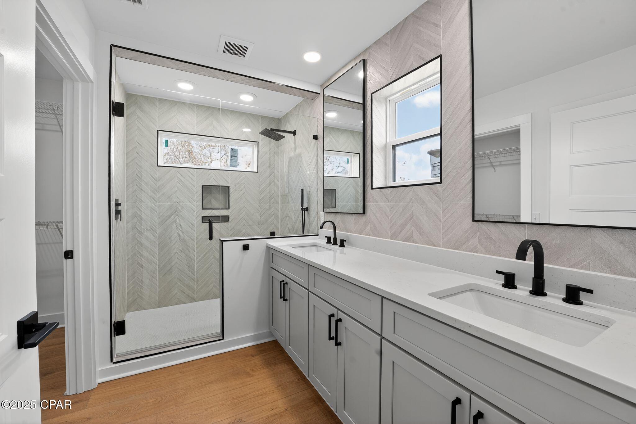 Image 3 For 420 Lacosta Avenue