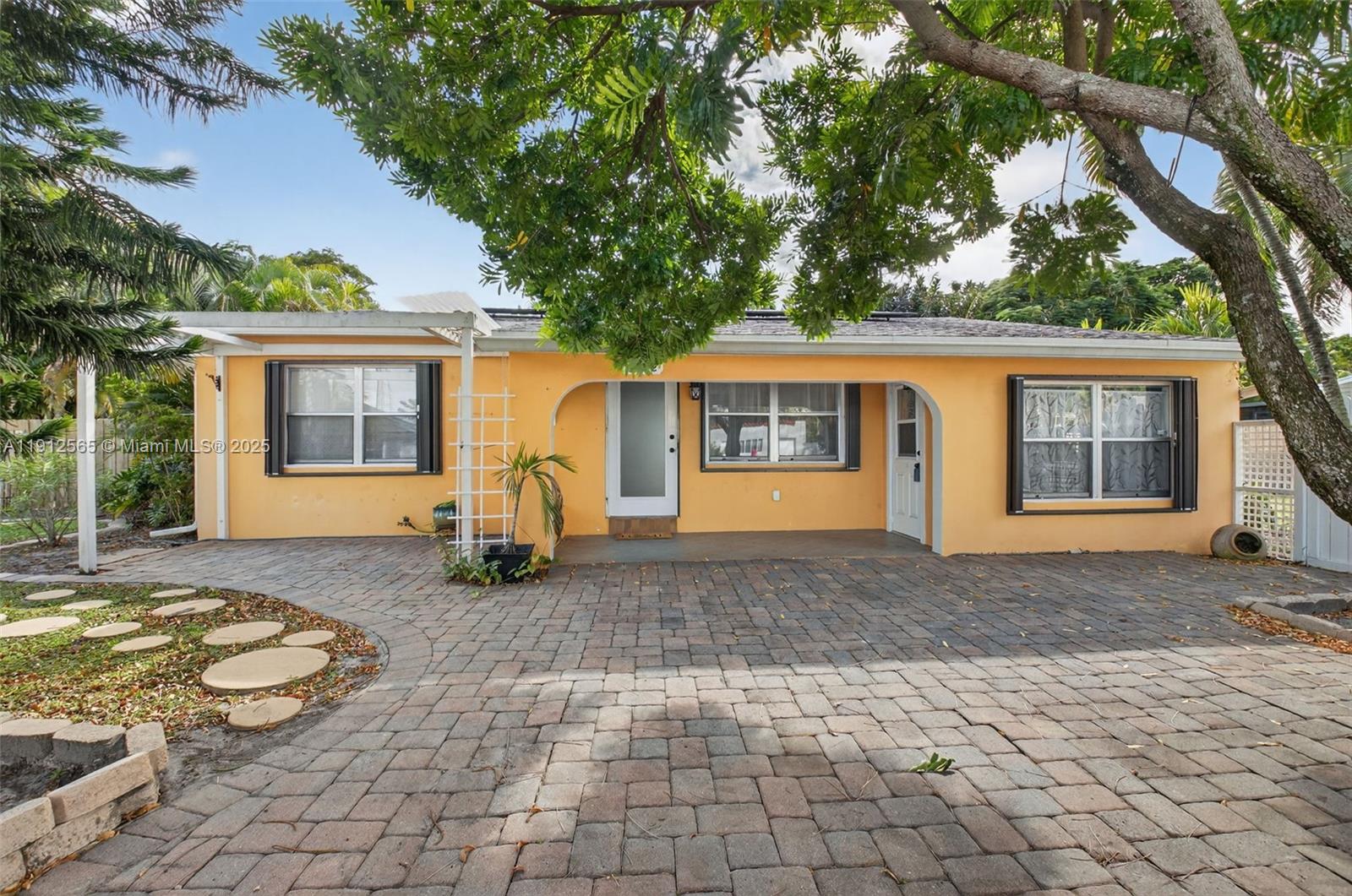 5172 Pine Tree Dr, Delray Beach, Florida 33484