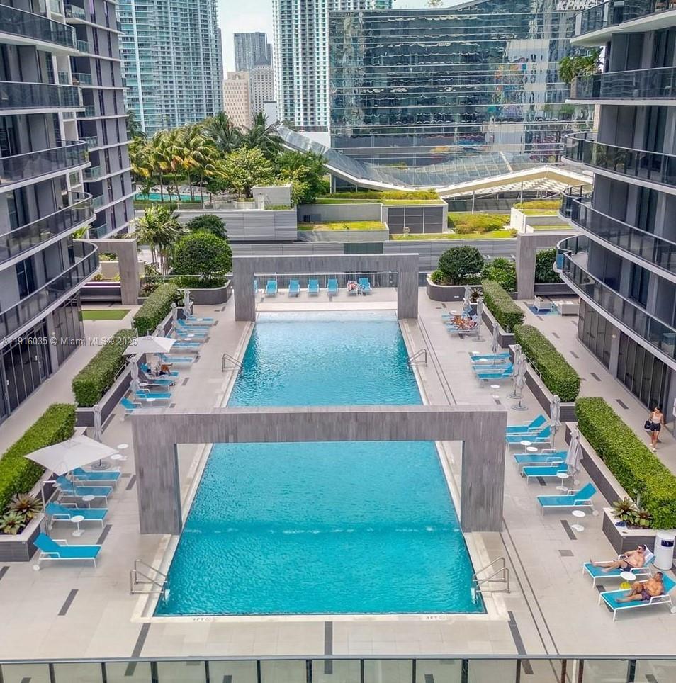 55 SW 9th St #2902, Miami FL 33130