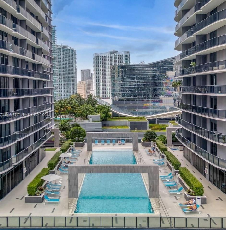 55 SW 9th St #2902, Miami FL 33130