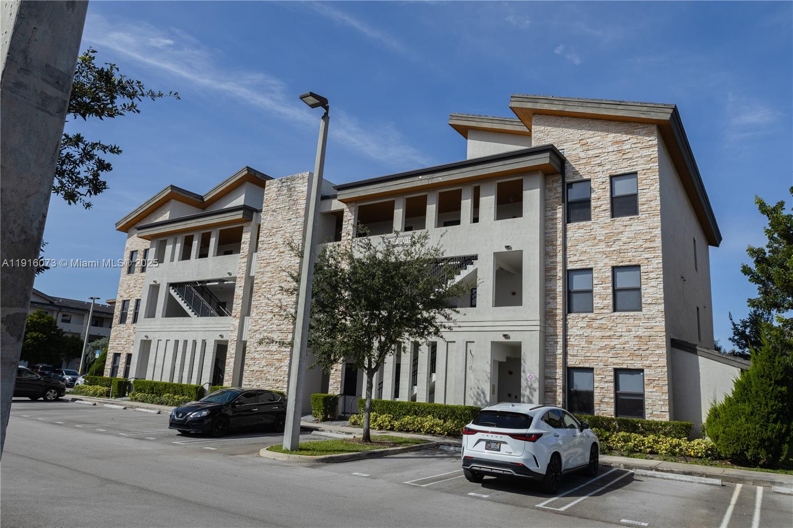 Apex At Park Central Cond