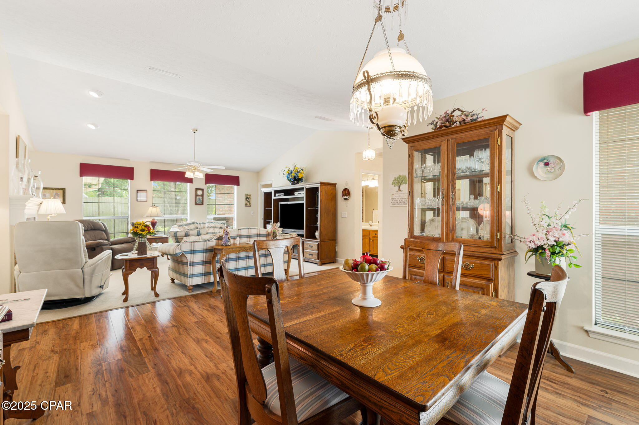 Listing photo id 18 for 2707 Pembroke Drive