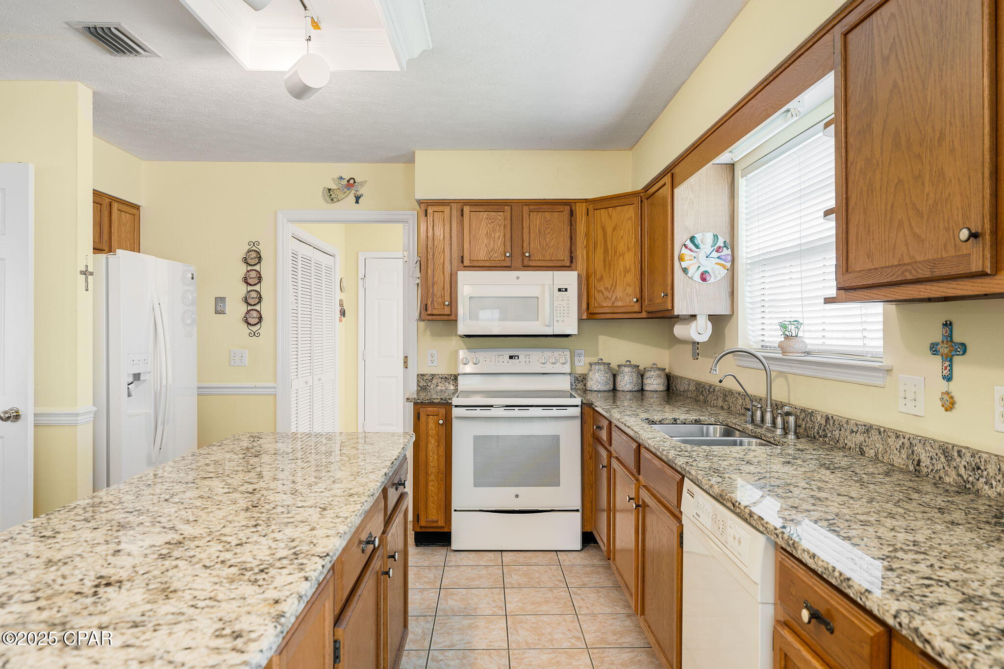 Listing photo id 21 for 2707 Pembroke Drive