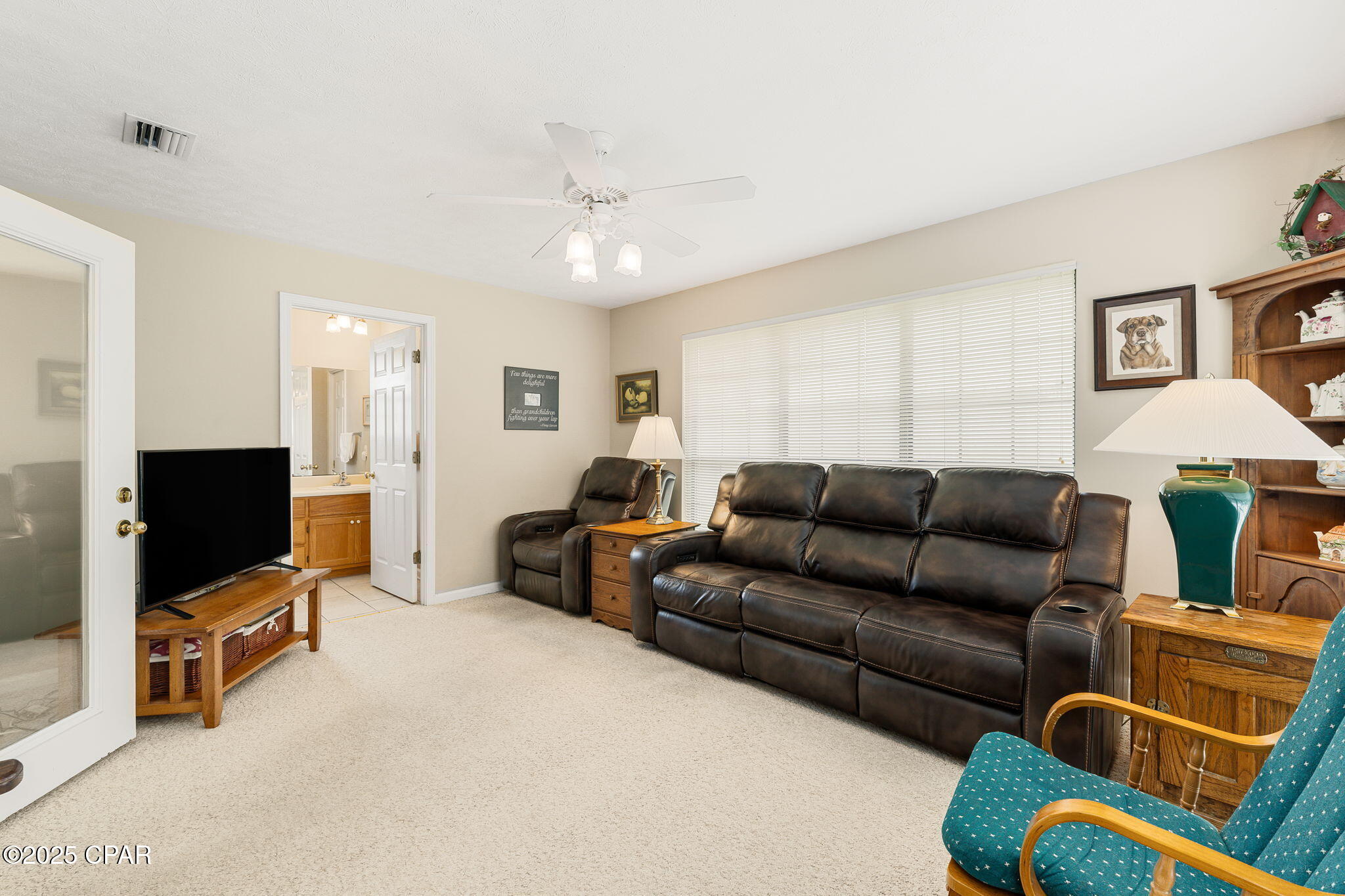 Listing photo id 27 for 2707 Pembroke Drive