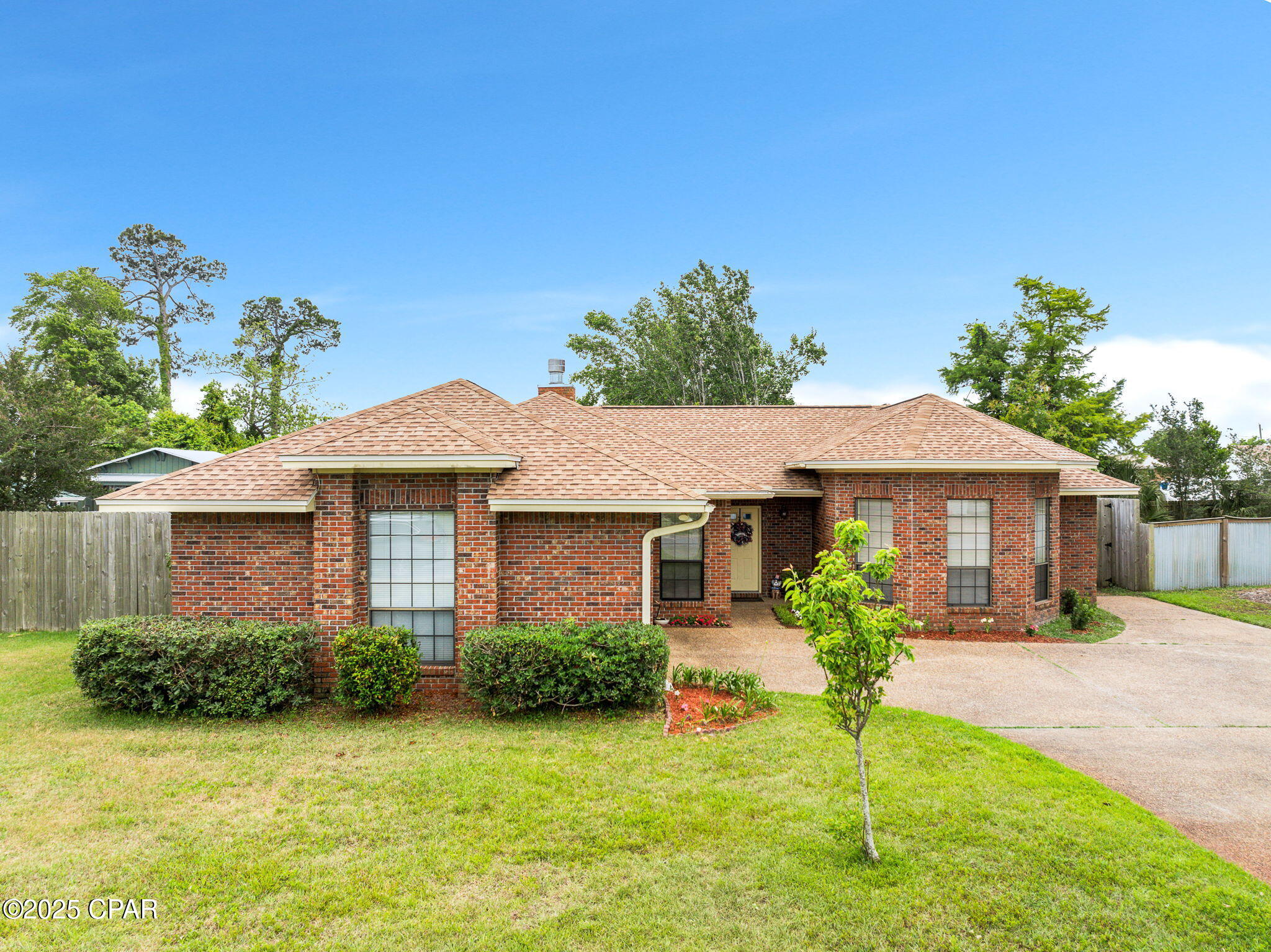 Listing photo id 4 for 2707 Pembroke Drive