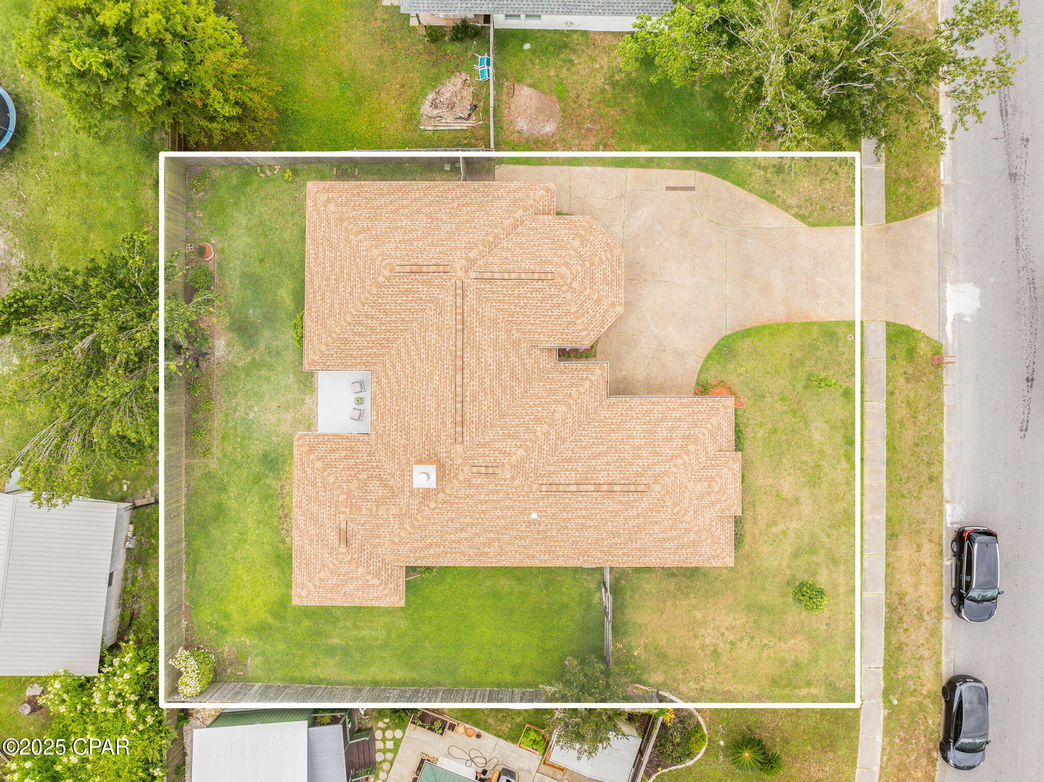 Listing photo id 48 for 2707 Pembroke Drive