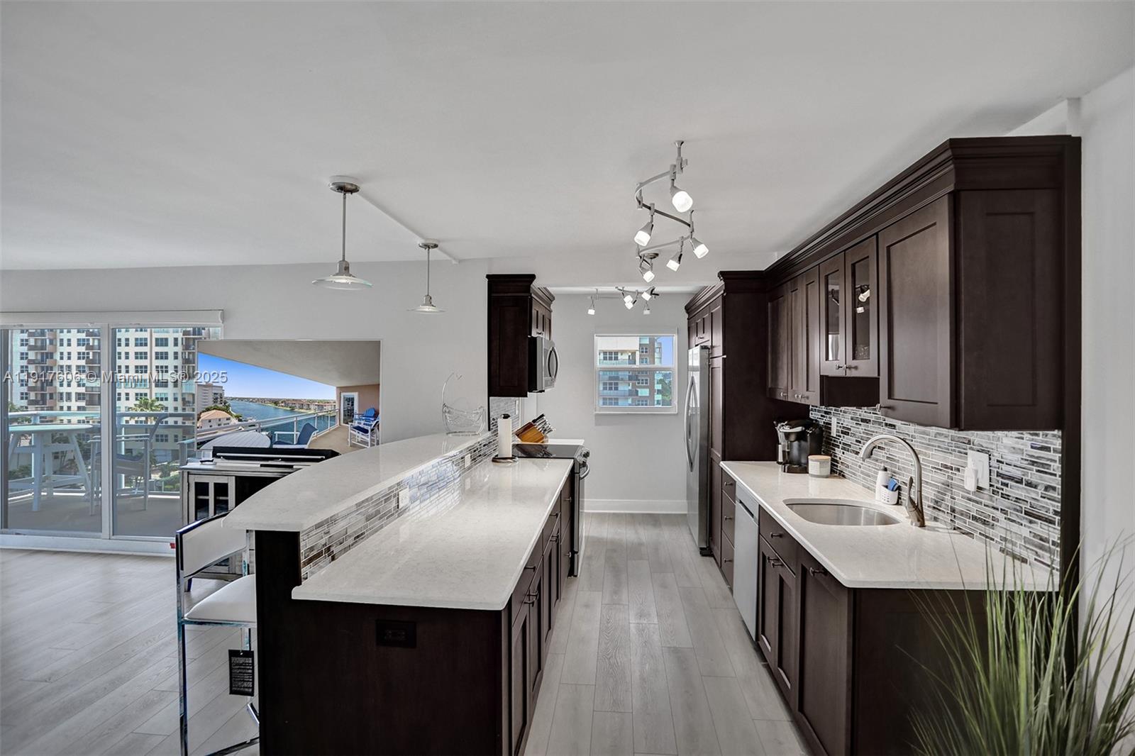 Hillsboro Island House Co