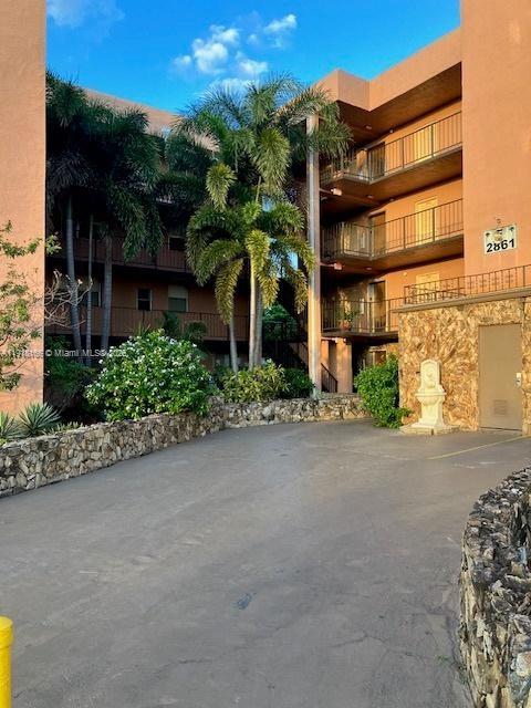 Somerset No Six Condo