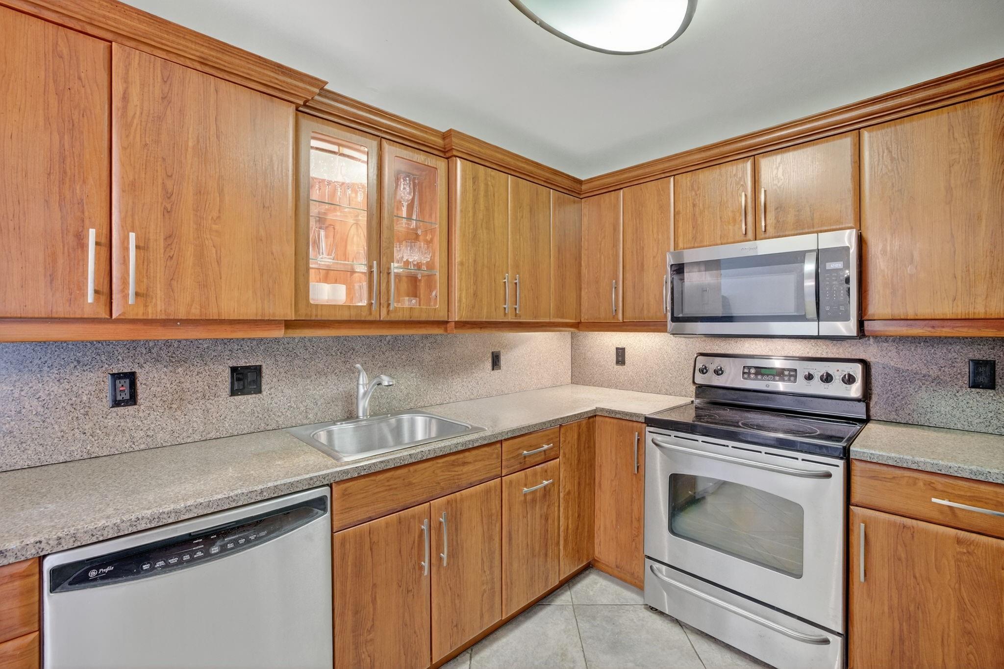 Photo 17 of home located at 1160 N Federal Hwy 716, Fort Lauderdale FL