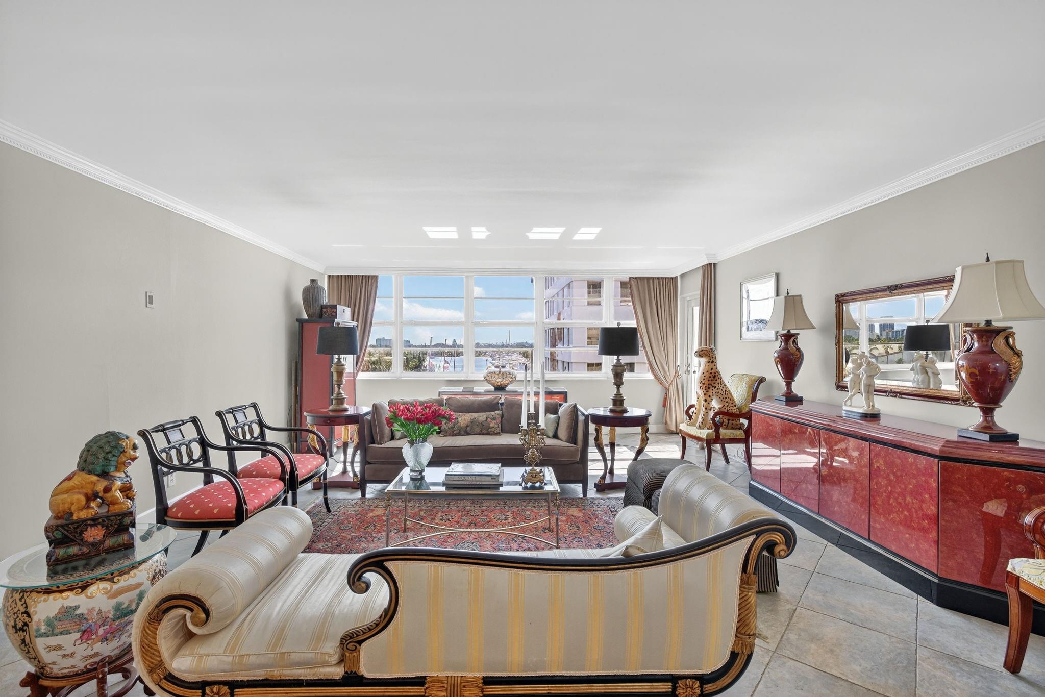 Photo 6 of home located at 1160 N Federal Hwy 716, Fort Lauderdale FL