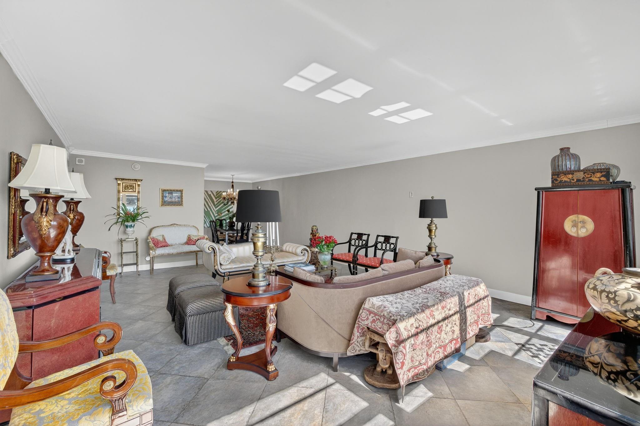 Photo 8 of home located at 1160 N Federal Hwy 716, Fort Lauderdale FL