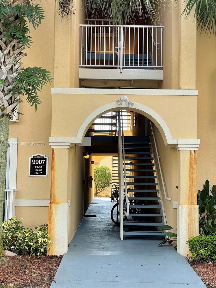 Nob Hill Landings Condomi