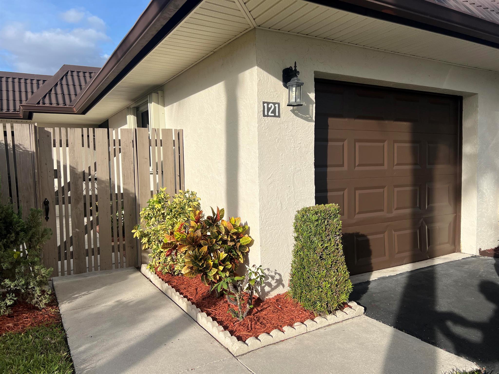 Golden Lakes Village Cond