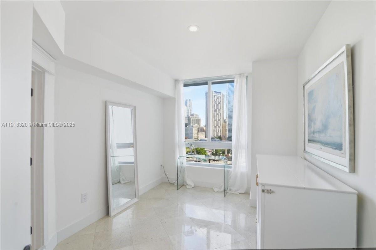 350 S Miami Ave #1205, Miami FL 33130