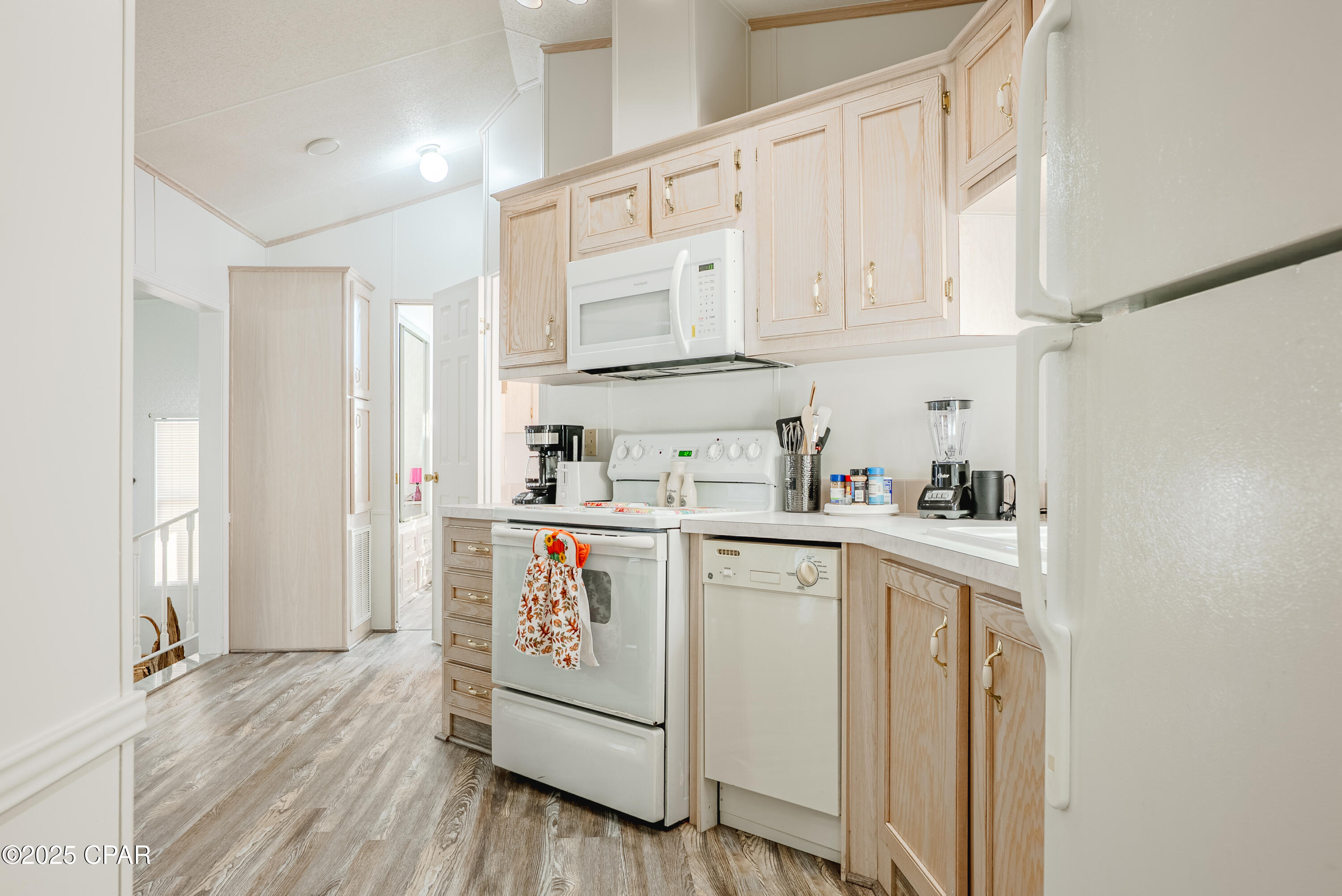 Image 54 For 1219 Thomas Drive 251