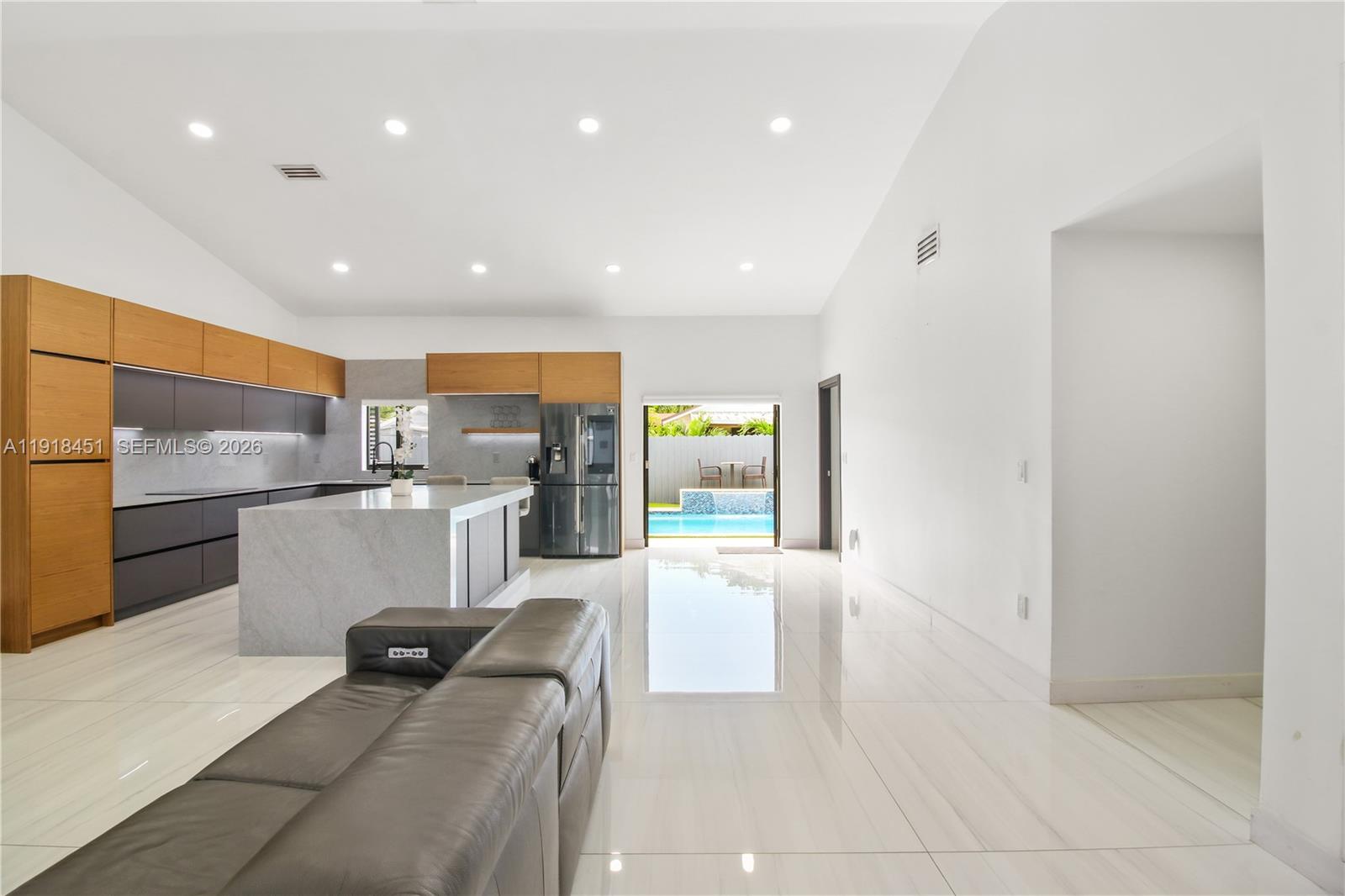 Country Lake Manors Sec 3