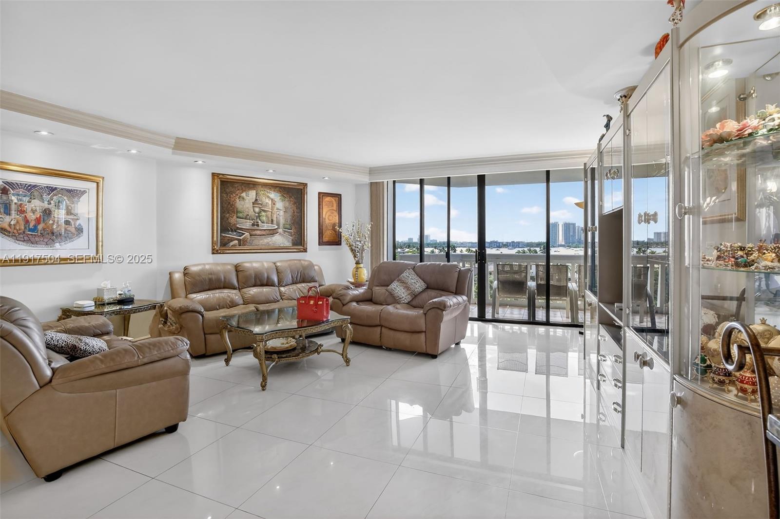 Condo for Sale in Aventura, FL