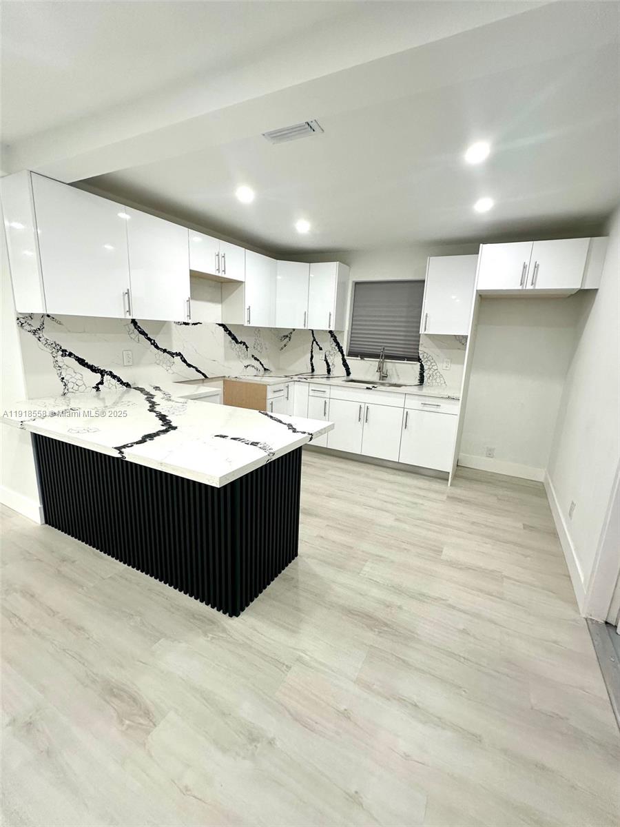 Town Of Modelo (Dania) B-