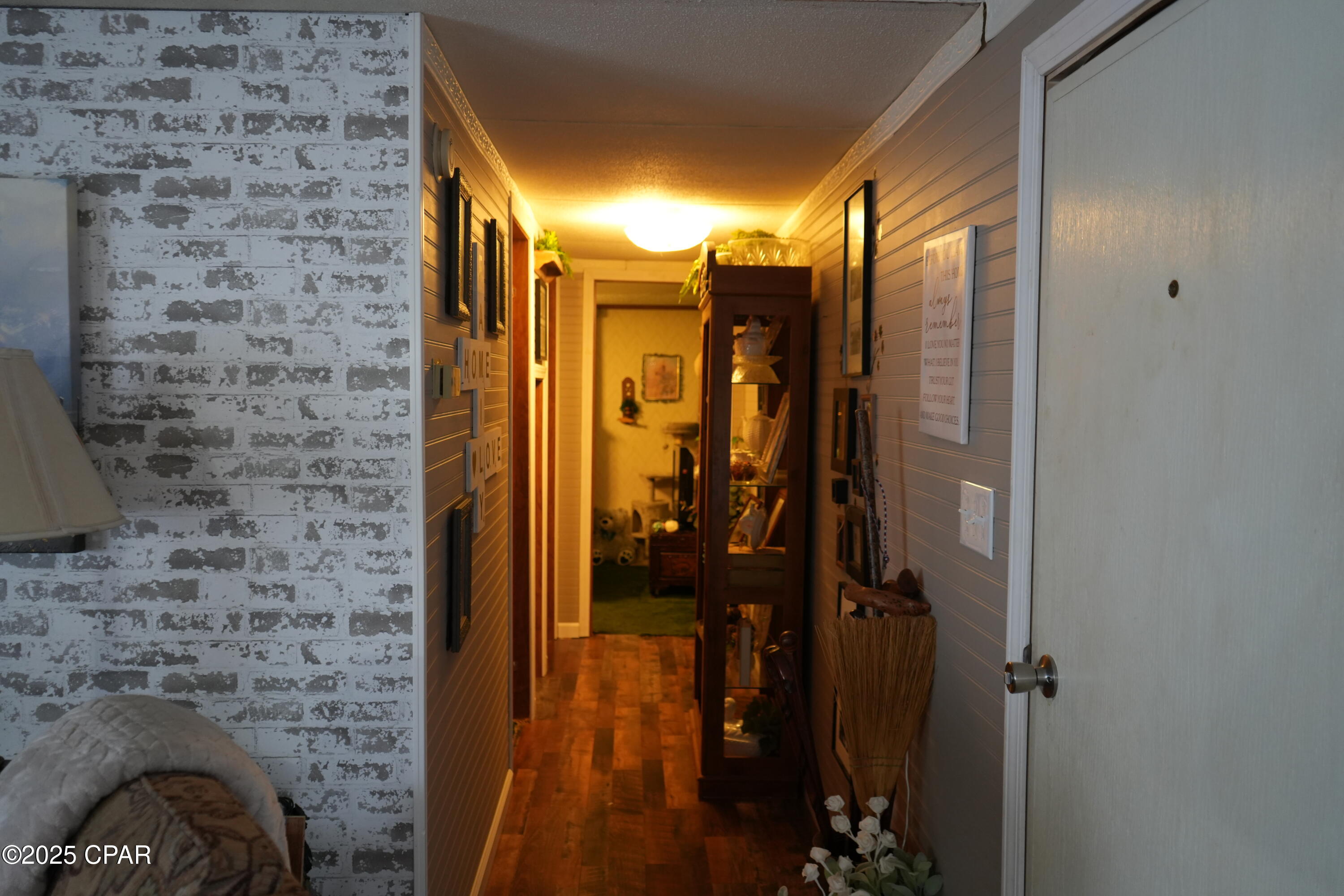 Image 4 For 9812 Morar Road