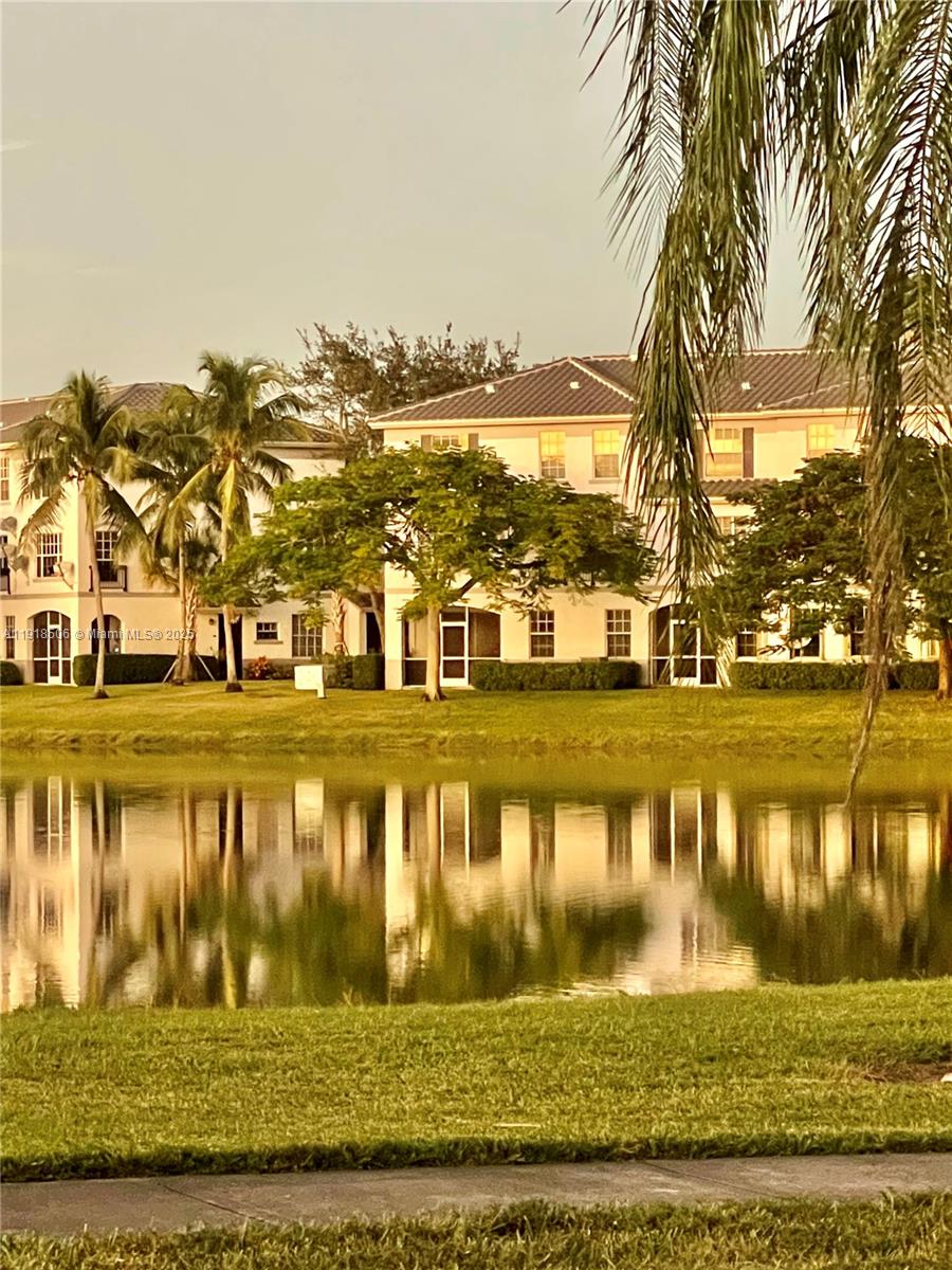 Villas De Tuscany Condo