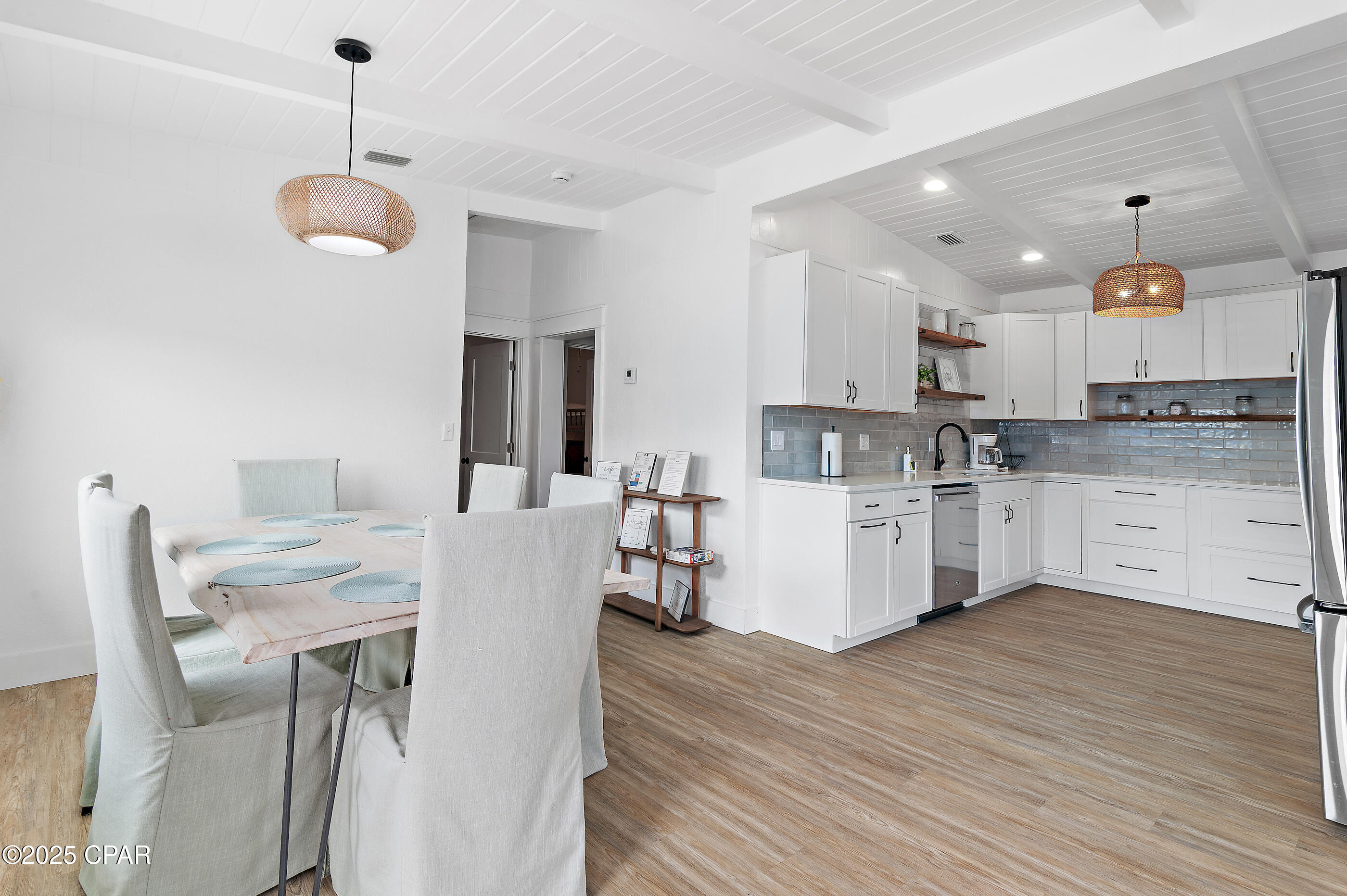 Image 4 For 325 Coronado Place