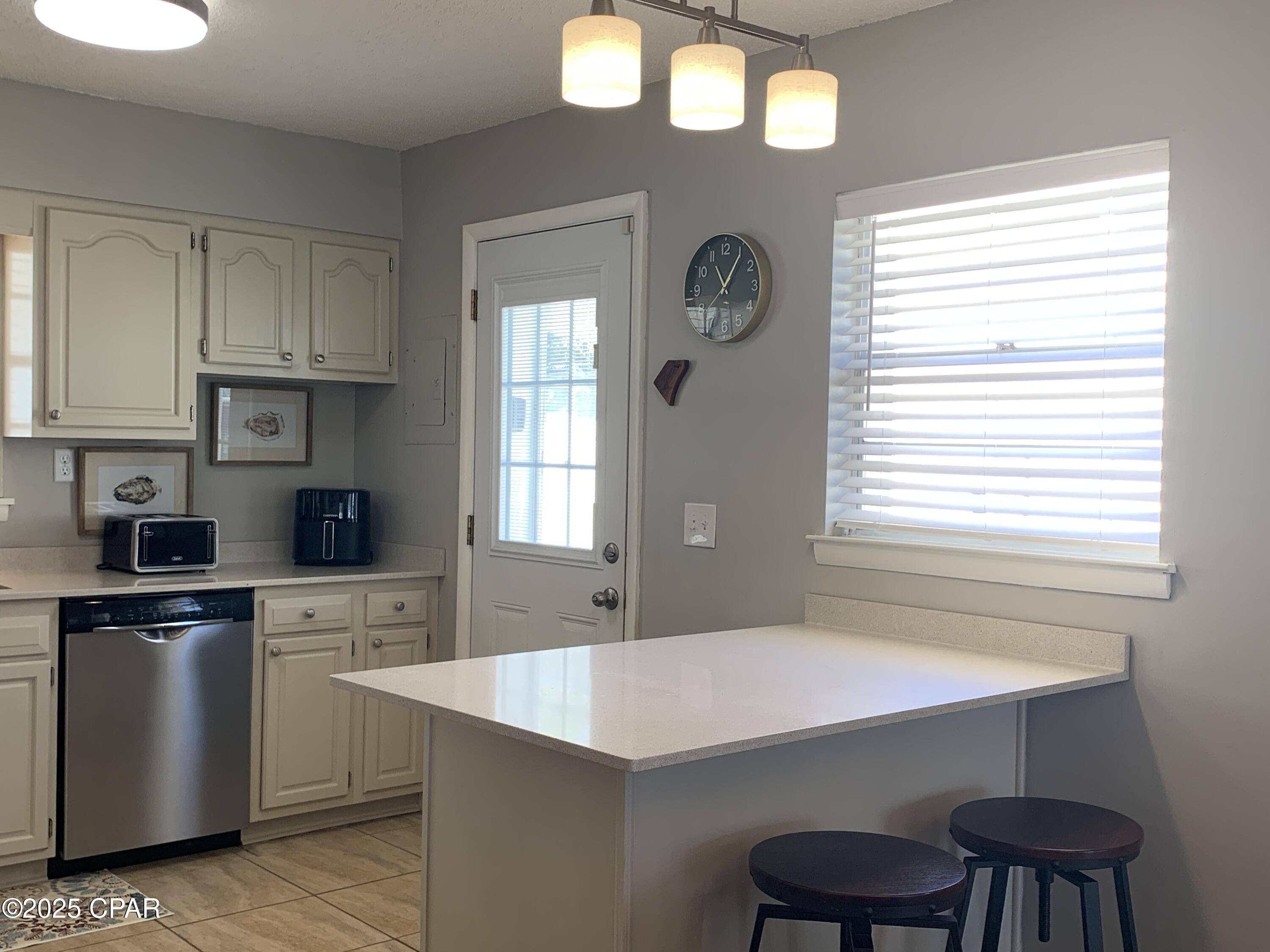 Image 16 For 323 Kelly Street