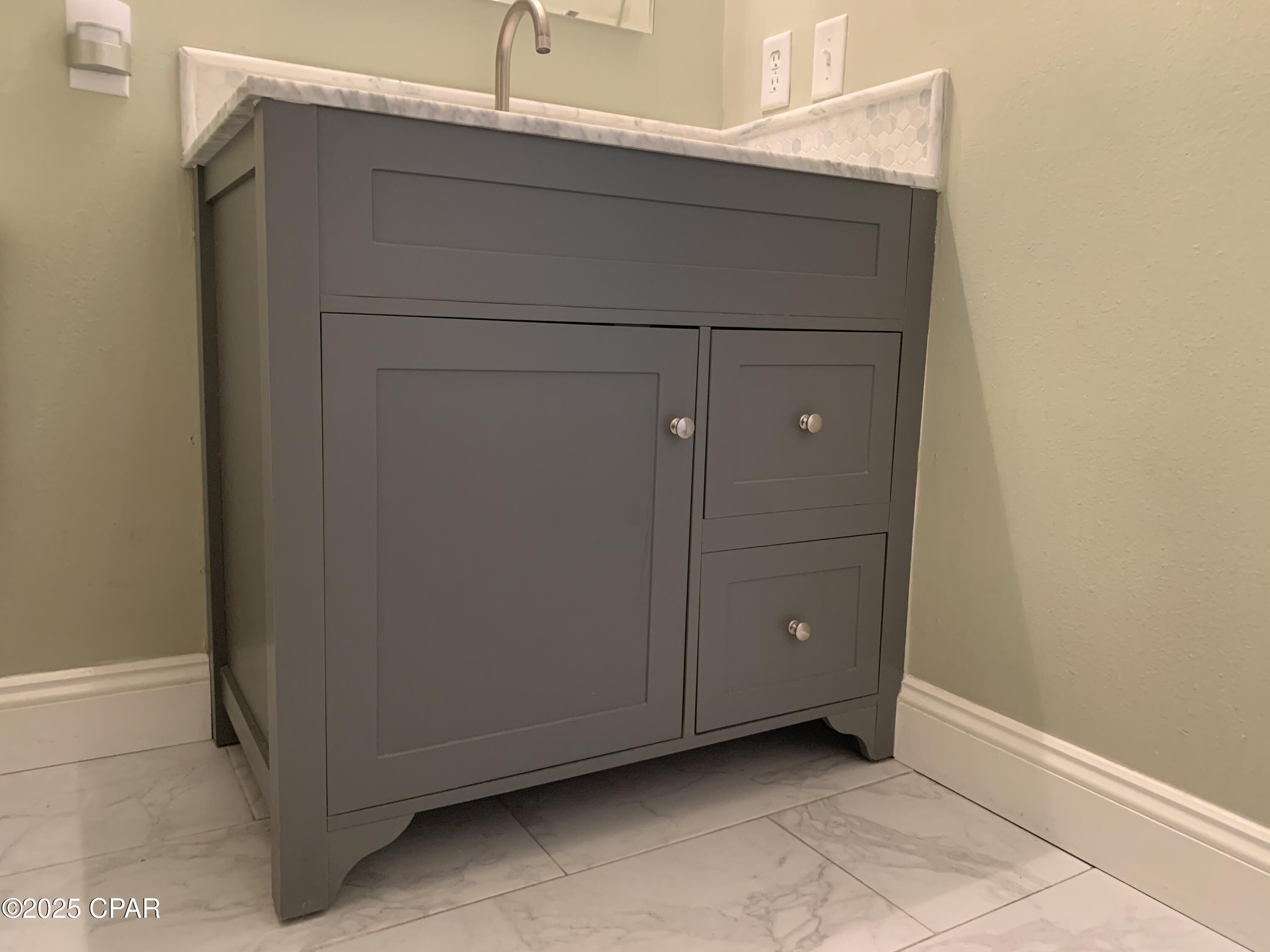 Image 32 For 323 Kelly Street