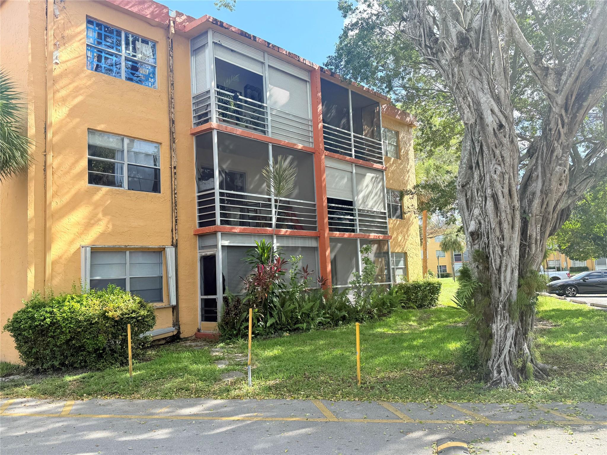 Heritage Circle Condo