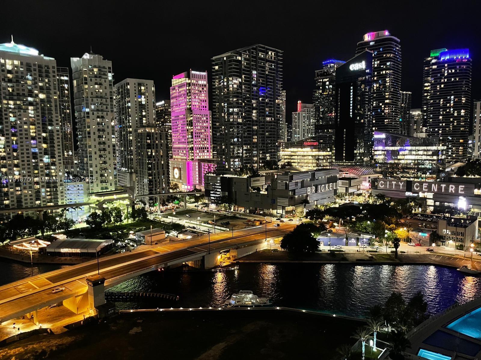 Apartamento para Alugar em Miami, FL