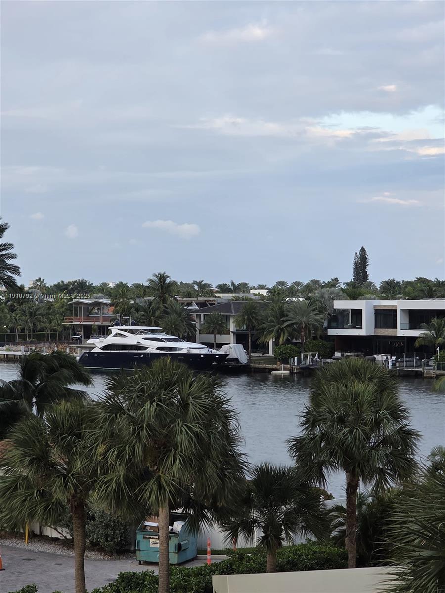 20191 E Country Club Dr 403