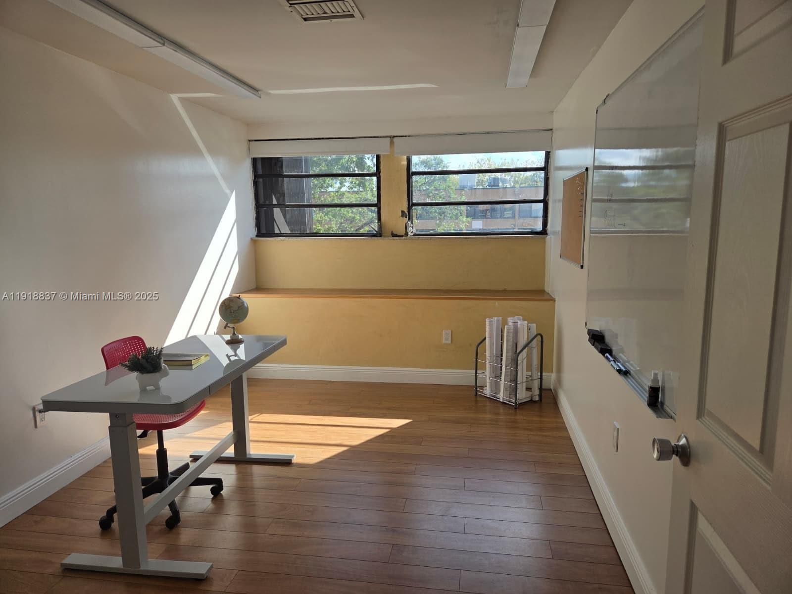 Discover this office space in Kendall Park Commercial, perfect for launching your business or taking your work to the next level. Enjoy beautiful natural light, a calm environment, and access to shared common areas ideal for meeting clients or working comfortably.Everything is included, giving you peace of mind and zero hidden fees—just focus on growing.This office is fully ready for you to move in, whether you're starting a new project, expanding, or simply looking for a more private and focused workspace.A strategic, accessible location—ready to inspire your productivity every single day.