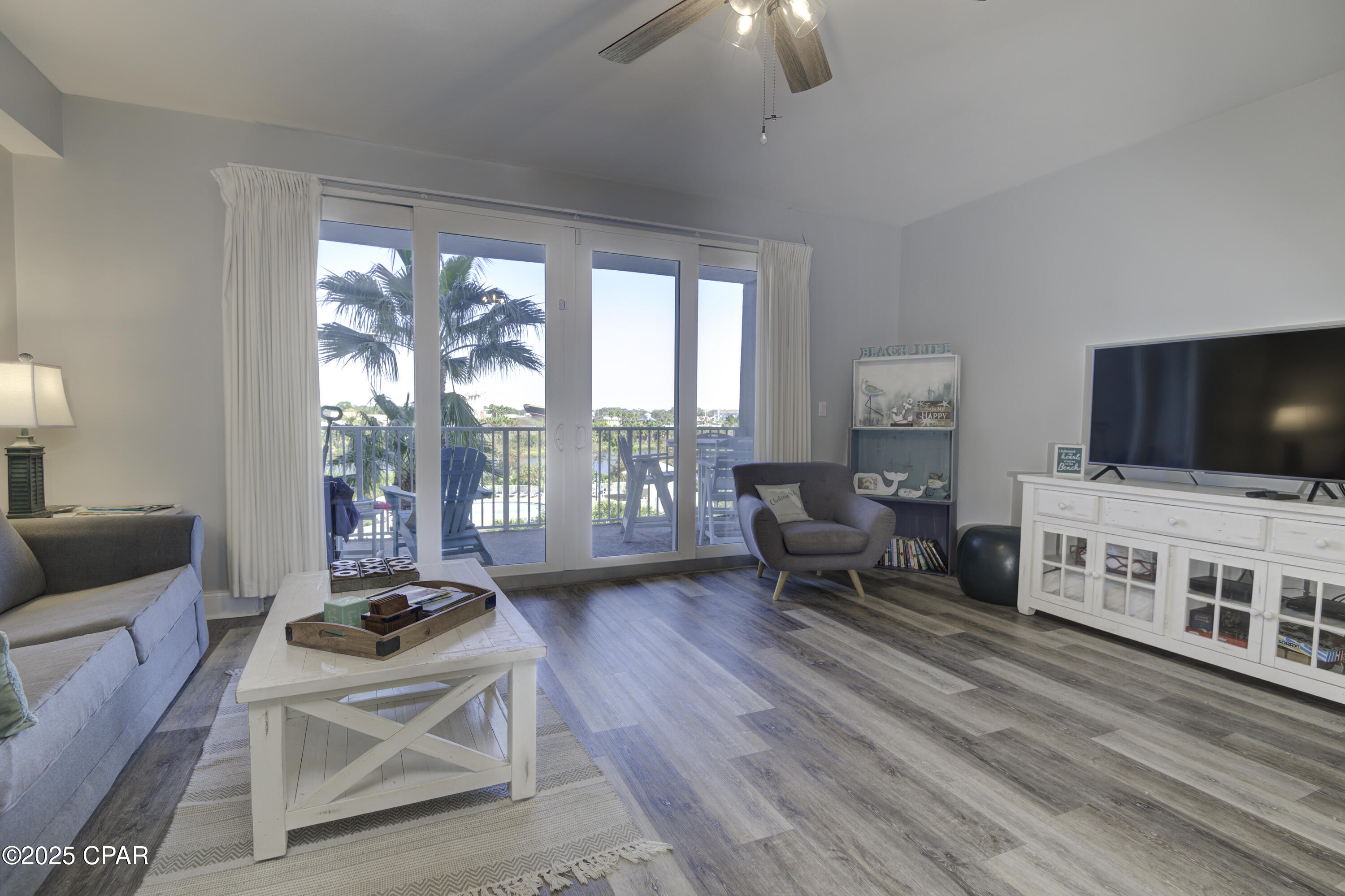 Image 3 For 9860 Thomas Drive 204