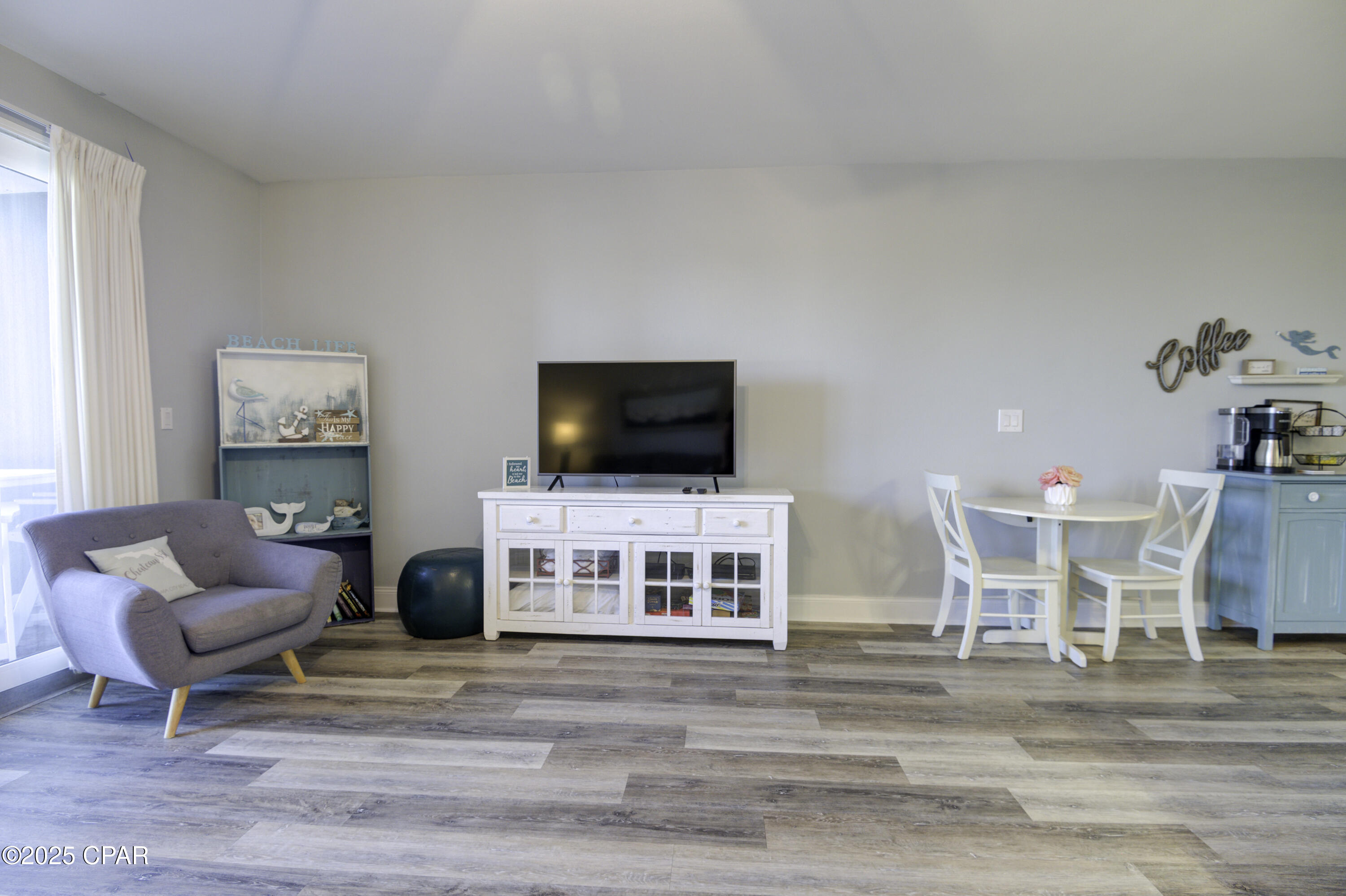 Image 4 For 9860 Thomas Drive 204