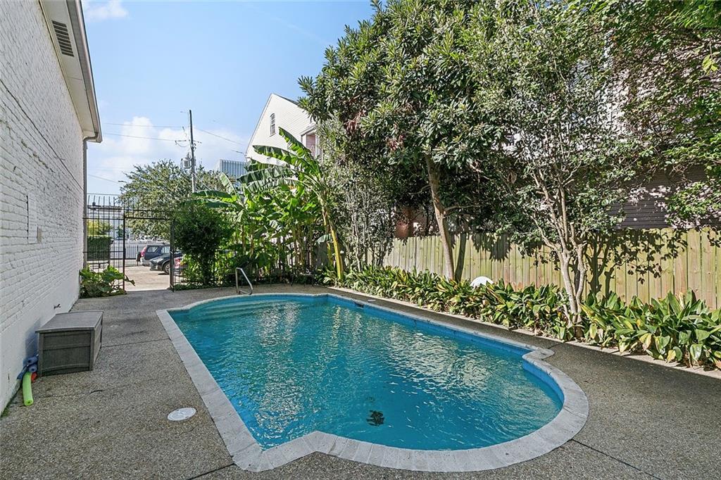 Homes for sale in New Orleans, LA | 1921 Prytania St #J, New Orleans, LA 70130 | MLS# 2531829