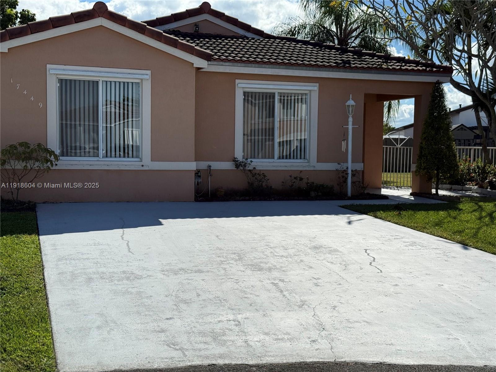 Weitzer Serena Lakes West