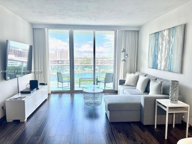 Tides On Hollywood Beach