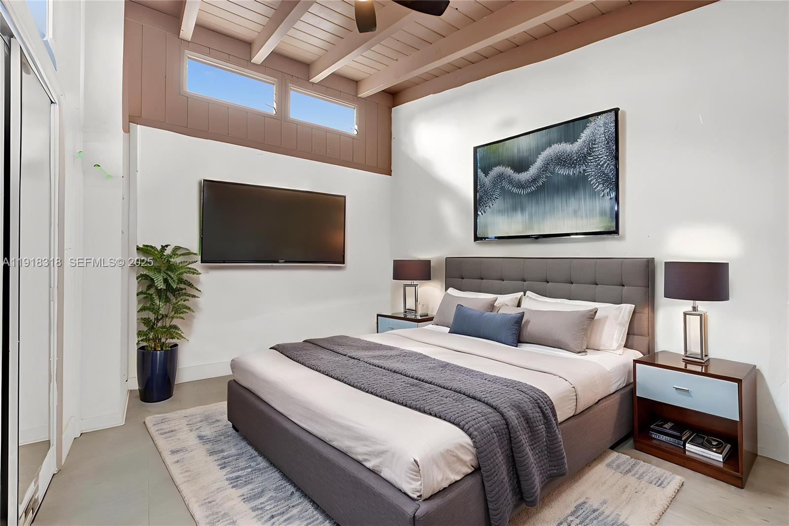 Hollywood South Side Add