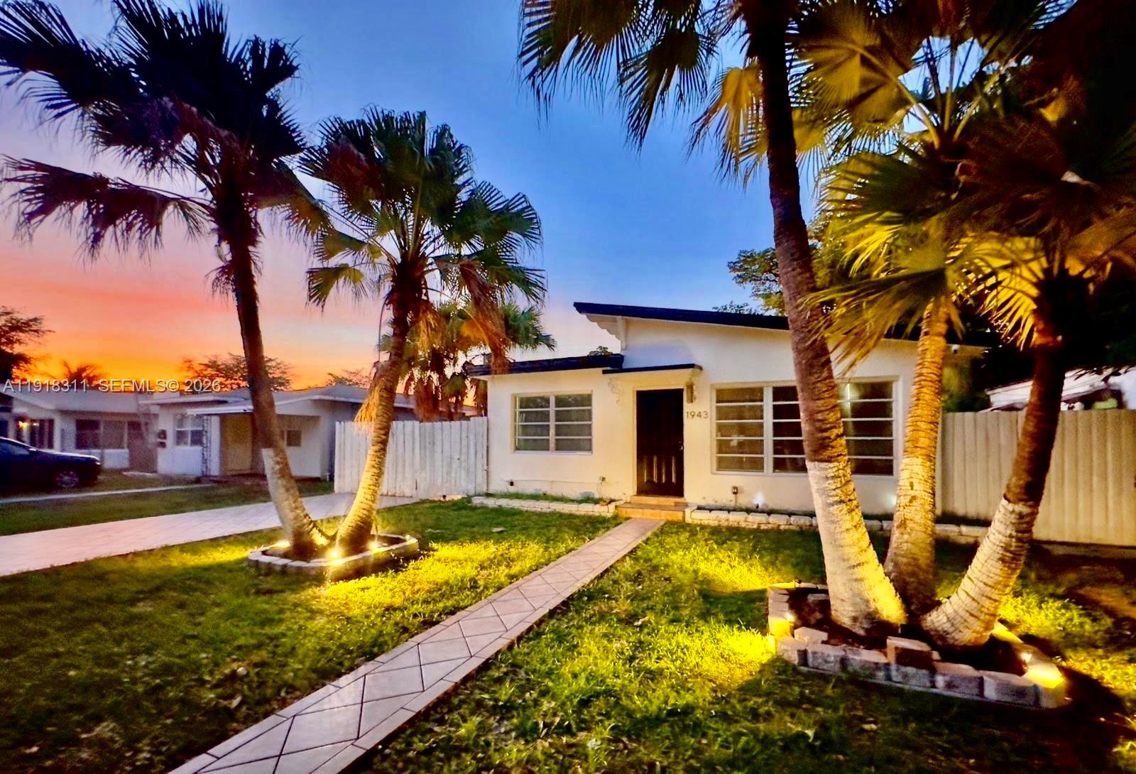 Hollywood South Side Add