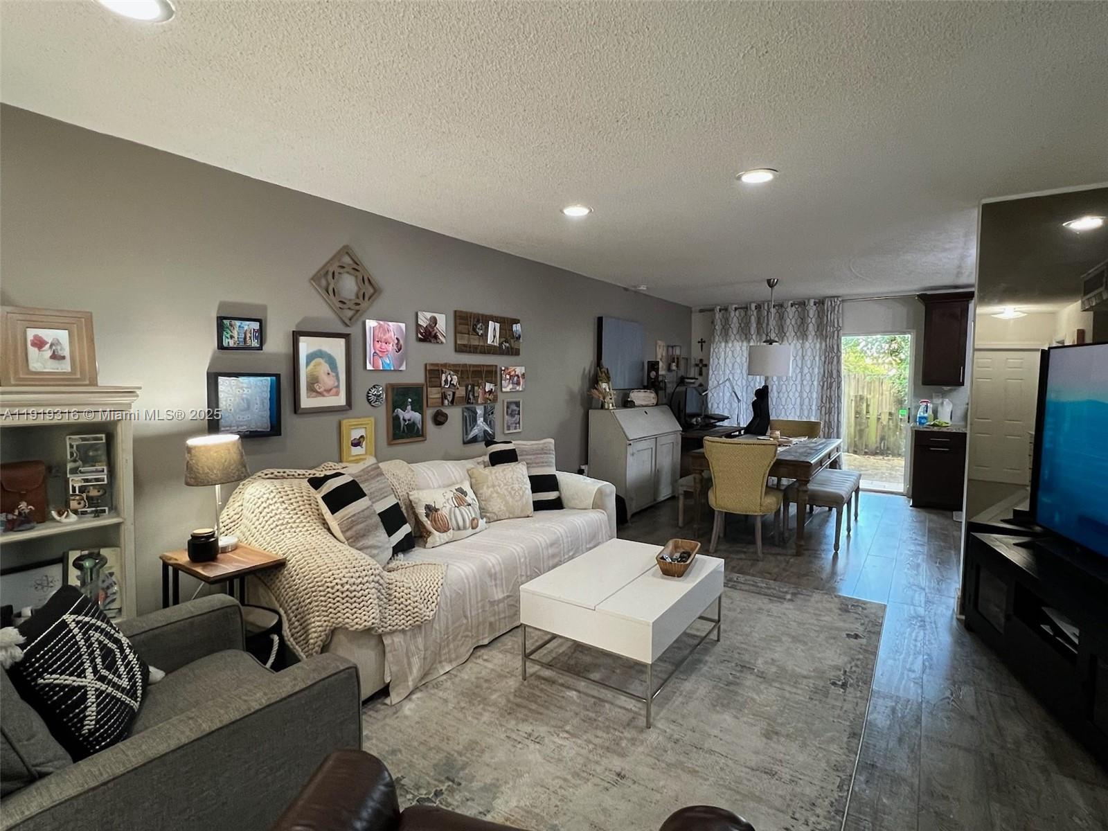 Kendale Lk Townhouse Cond